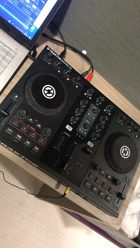 Native Instruments Traktor Kontrol S2 Mk1 DJ ControlleR