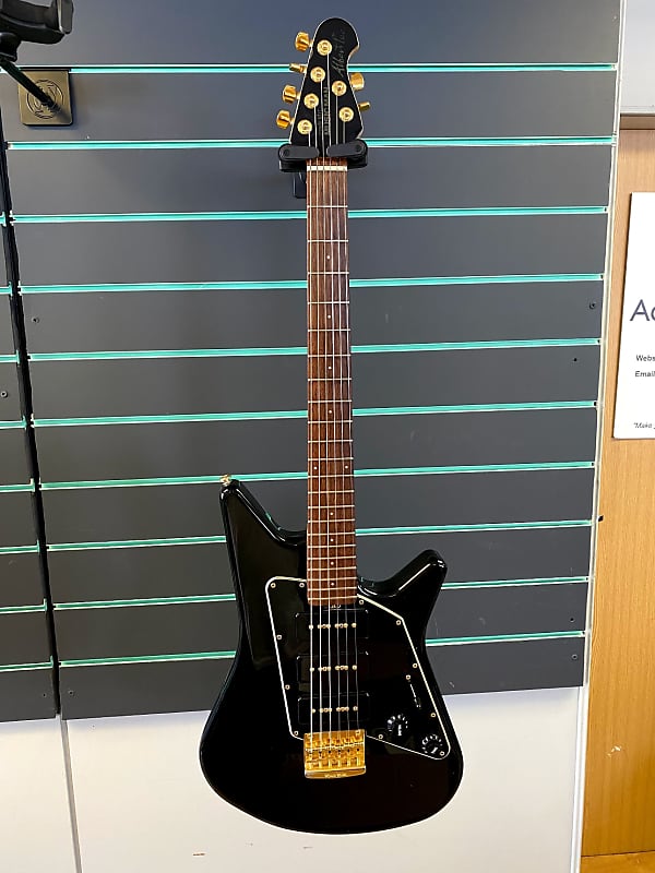 レアモデル！　Ernie Ball Music Man  Lee Used Ernie Ball Music Man Albert Lee MM90 Red