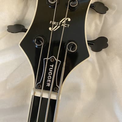 First Act Custom Shop Tugger Bass image 3