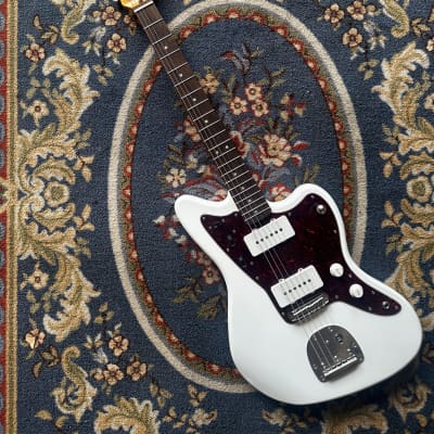 美品 Squier JAZZMASTER Classic Vibes’60s 白 Squier Classic Vibe '60s Jazzmaster - Olympic White – Walt