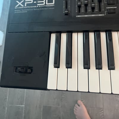 Roland XP-30 61-Key 64-Voice Expandable Synthesizer 1999 - 2004 - Black