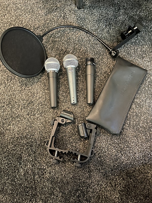Shure SM57 + Beta 58A + SM58 + Pop Filter & 2 x Table Clamp Reverb
