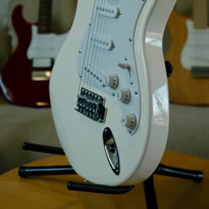 ギター Behringer USB Guitar iAXE 624 Centari Behringer iAXE624 - Centari USB Electric Guitar (Cream)