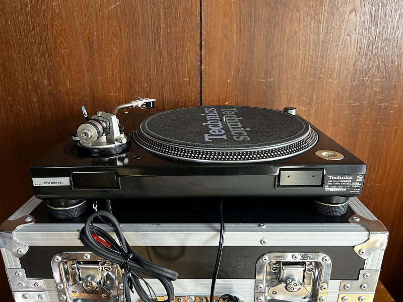 Technics SL-1200 MK5 PAIR Turntables Excellent condition +