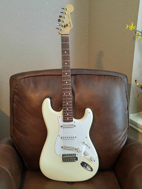 Fender discount stratocaster ivory