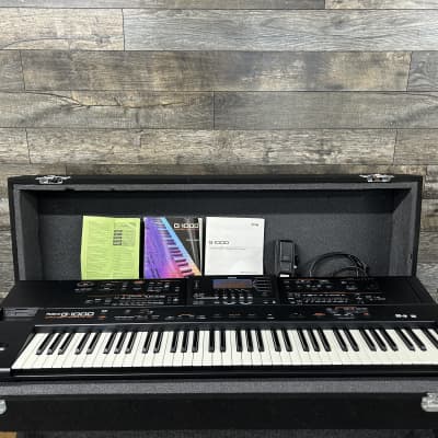Roland G-1000 Arranger Workstation Keyboard w/ Rolling Case Pedal and Manuals #850