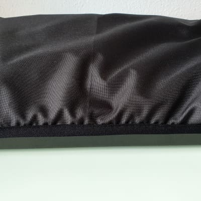 Vermona Mono Lancet - Black with wooden side panels and dust cover image 6