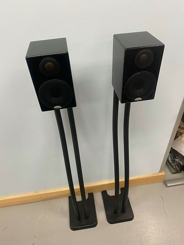 Monitor Audio Radius 90 Speakers with Stands. Gloss Black - Mint