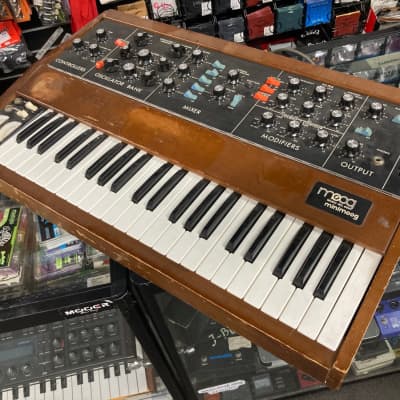 Vintage - Moog Minimoog Model D - Monophonic Synthesizer 1972 - SERVICED image 2