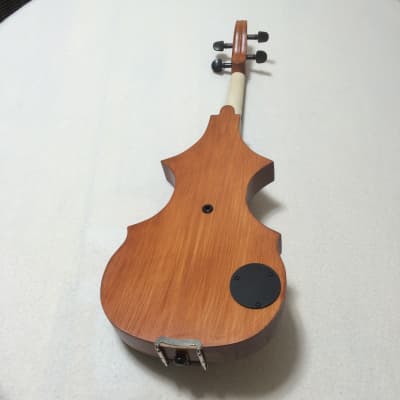 Fretted violin. Left hand model. image 4