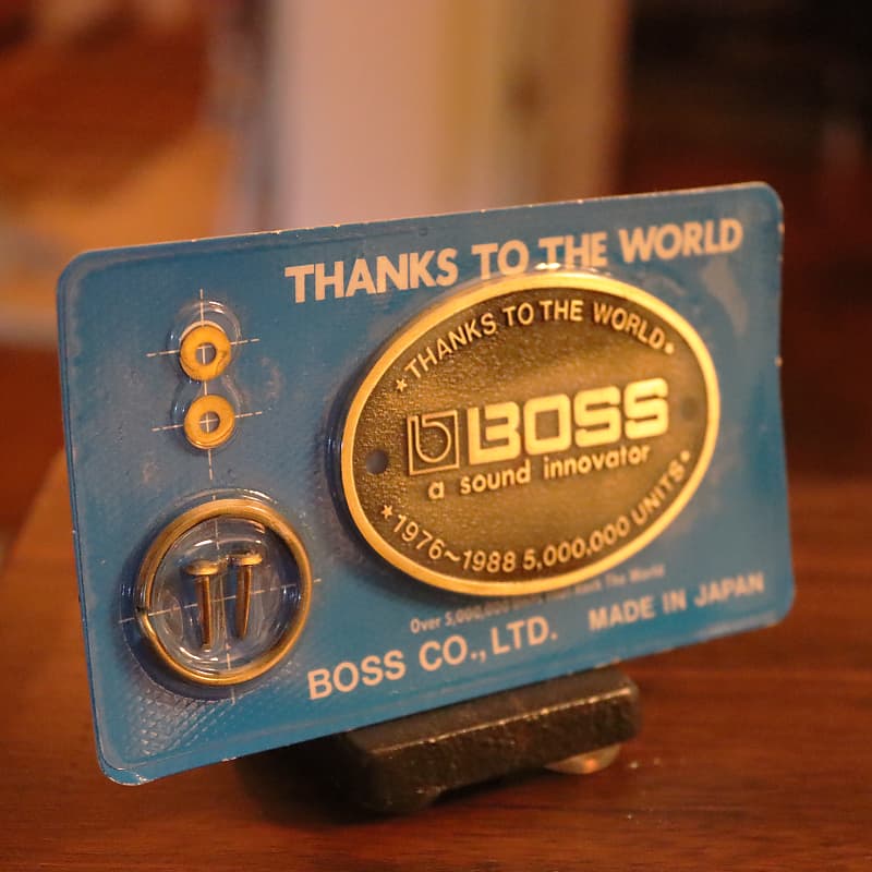 boss コレクション thanks to the world バッジ