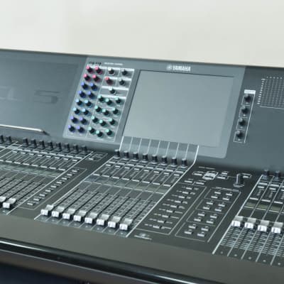Yamaha CL5 72-Channel Digital Mixing Console CG00VHX image 3