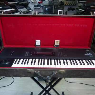 Korg M1 - Fully tested and revised - Cards included