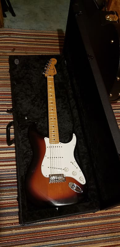 Fender Stratocaster Player Series - Sunburst & Guitar Case | Reverb