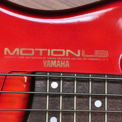Yamaha Motion B-Tremolo - Red image 12