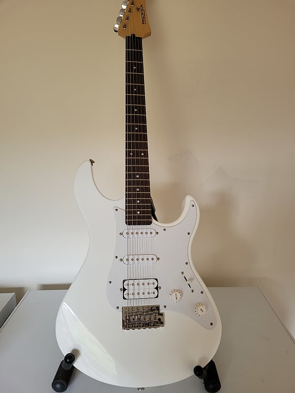 Yamaha Pacifica 012 HSS 2000s White. | Reverb
