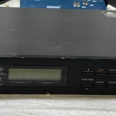 Roland GP-16  1990 Multi Effects Unit