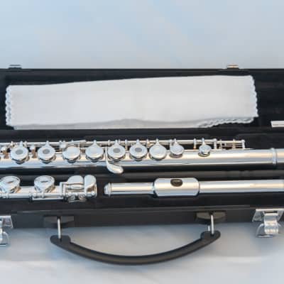 Yamaha YFL-281 Open-Hole Intermediate Flute *Cleaned & Serviced *Ready to Play image 1