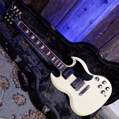 Gibson SG Standard 2013 - Classic White with Hard Case image 3