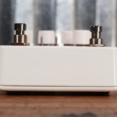 Electro-Harmonix EHX Blurst Modulated Filter Guitar Effect Pedal image 3