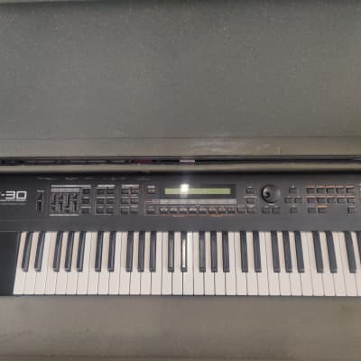 Roland XP-30 61-Key 64-Voice Expandable Synthesizer 1999 - 2004 - Black image 5