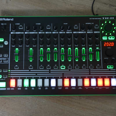 Roland AIRA TR-8 Rhythm Performer