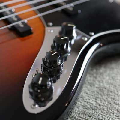 Fender American Deluxe Jazz Bass with Rosewood Fretboard 2012 - 3-Color Sunburst image 16