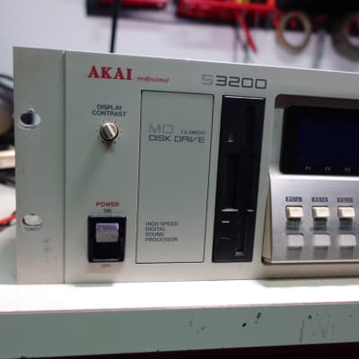 Akai S3200 16MB RAM MIDI Stereo Digital Sampler with Digital expansion