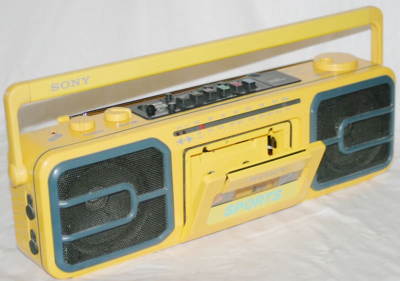 SONY Sports CFS-950 FM Radio Auto-Reverse Cassette Tape
