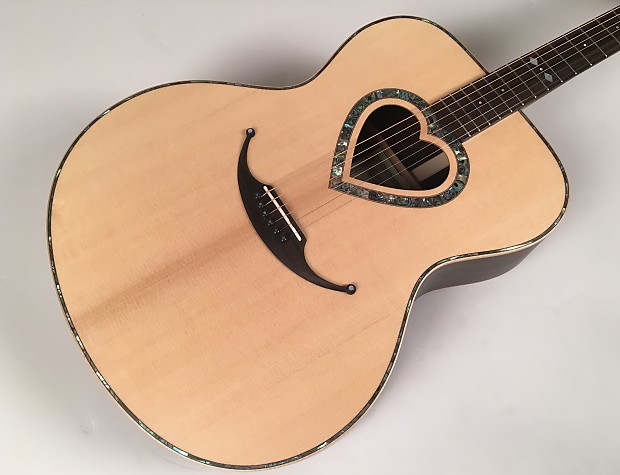 ゼマイティスのアコースティックギター【CAJ-200HS】ハート型の