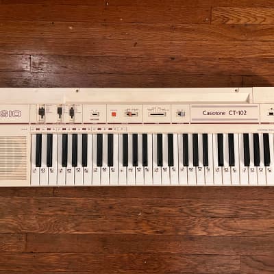 Casio CT-102 Casiotone 49-Key Synthesizer 1980s - White