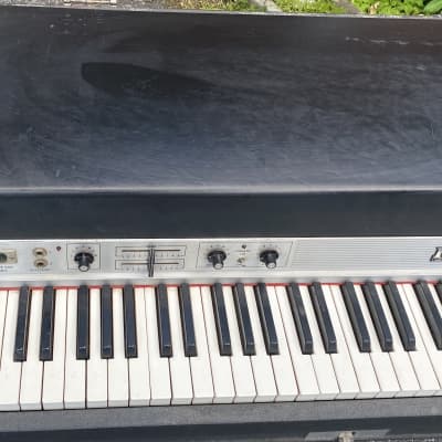 Rhodes Suitcase Eighty Eight Electric Piano w/ FR-7710 Powered speaker Cabinet 1977 Black/Chrome image 2