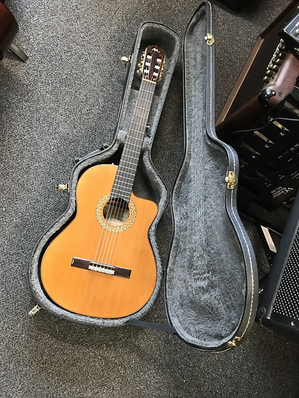 Manuel Rodriguez Model B Cutaway classical guitar made in Madrid in very good condition with beautiful vintage hard case made in Canada image 1