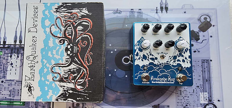 EarthQuaker Devices Avalanche Run Stereo Reverb & Delay with Tap Tempo V2