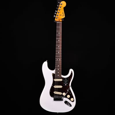 Fender American Ultra Stratocaster, Rosewood Fb, Arctic Pearl 8lbs 3.5oz image 2