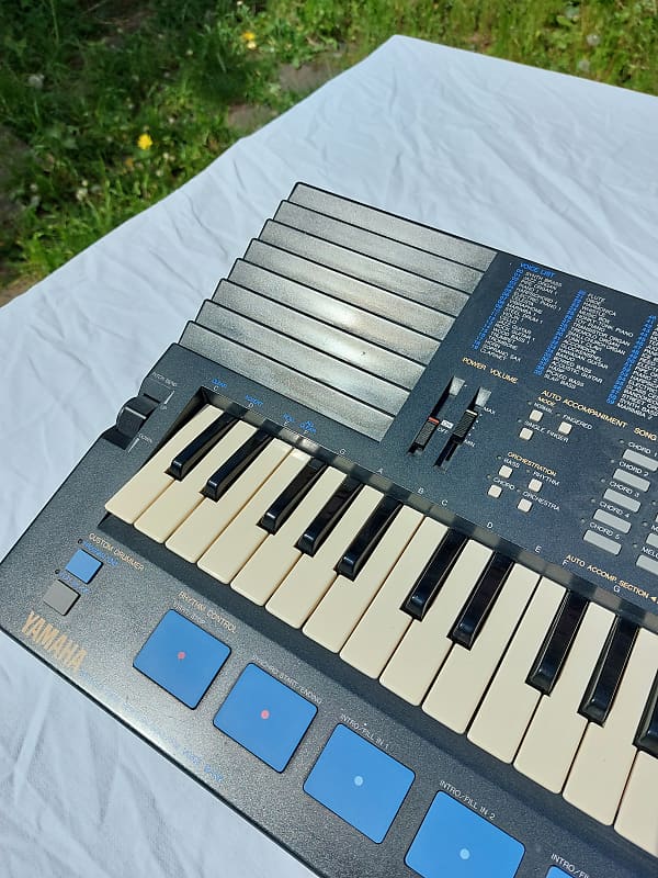 Vintage Yamaha PSS 680 2 Operator FM Portasound Synthesizer w MIDI Portable  Battery Operated Synth