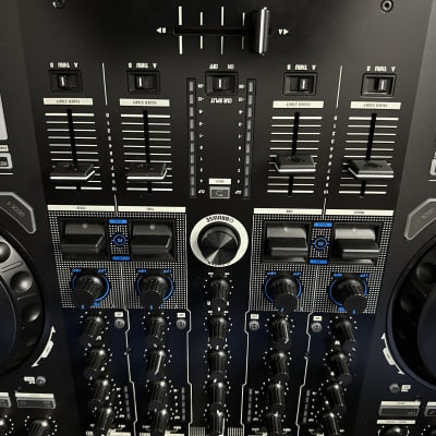 Reloop Mixon 8 Pro 4-Channel DJ Controller 2022 - Present - Black image 5