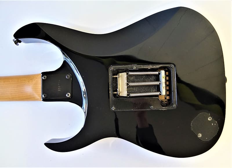 Vai.com - The Official Steve Vai Website Ibanez UV77BK Steve Vai