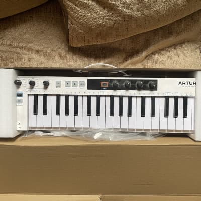 Arturia - Keystep 37 - Creative MIDI Controller, Sequencer, Arpeggiator and Chord Generator - 37-Note Slimkey Keyboard, Assignable MIDI CC Controls, Scale Mode, Versatile Connectivity