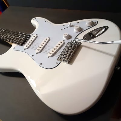 Stadium Stratocaster Copy White w/Gig Bag by Guitars For Vets image 2