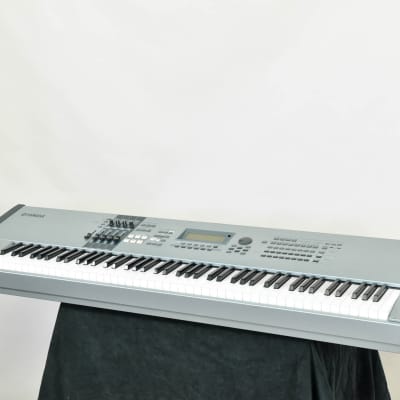 Yamaha Motif ES8 88-Key Synthesizer Keyboard Workstation CG00JXT
