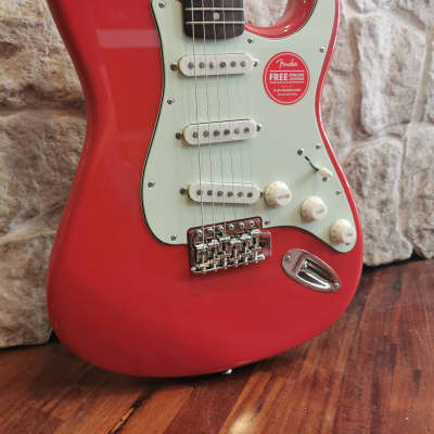 Squier Fender FSR Classic Vibe '60s Stratocaster 2021 Fiesta Red image 2