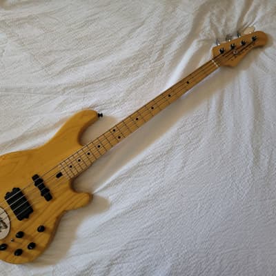 Lakland Skyline Series 44-02 2000's - Natural- Bartolini's Lakland Skyline Series 44-02 2000's - Natural- Bartolini's
