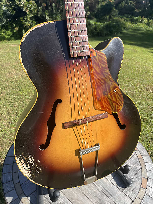 Montgomery Ward Gibson arch top copy 1930s-1950s - Tea burst image 1