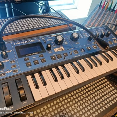 Novation MiniNova 37-Key 18-Voice Synth Blue
