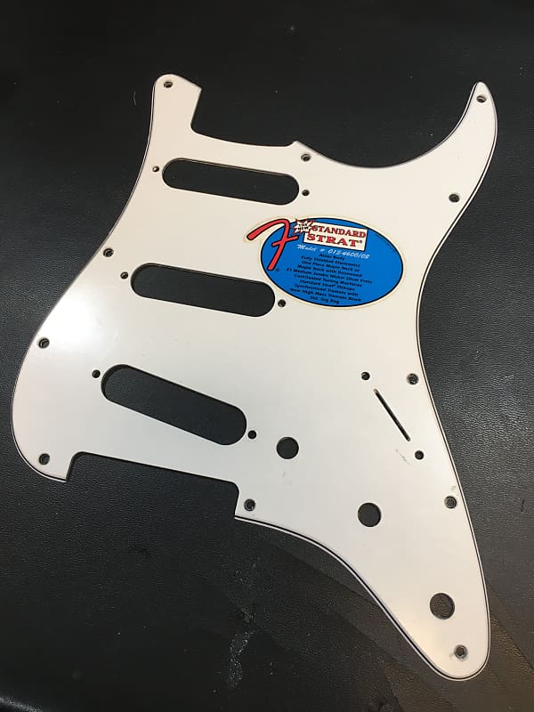 Fender Mim Pickguard 2002 White Reverb 2595