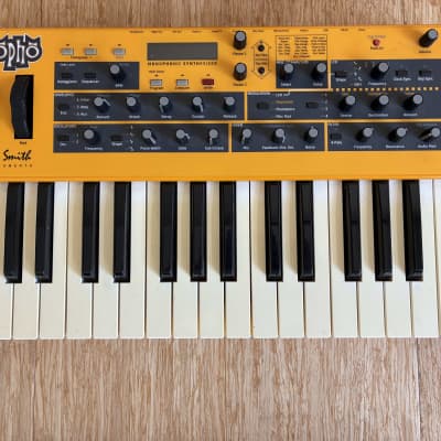 Dave Smith Instruments Mopho 32-Key Monophonic Synthesizer 2011 - 2016 - Yellow with Wood Sides