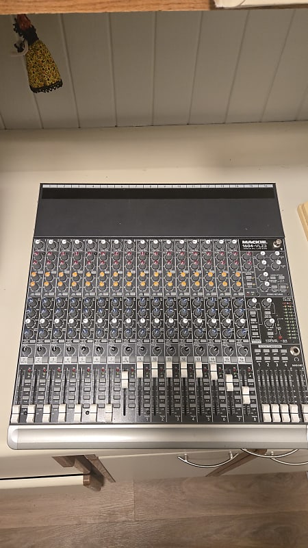 Mackie 1604-VLZ3 16-Channel Mic / Line Mixer | Reverb