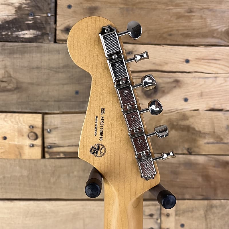 FENDER  Noventa Stratocaster ストラトキャスター FENDER ( フェンダー ) Noventa Stratocaster Crimson Red 送料