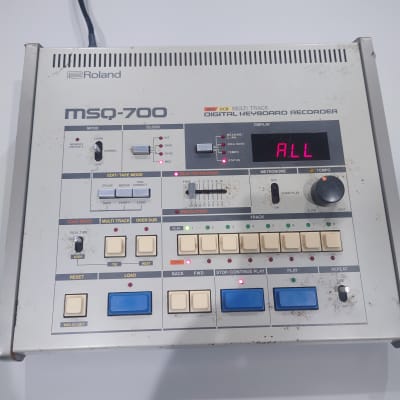 Roland MSQ-700 Multitrack Digital Keyboard Recorder 1984 - 1986 - Beige